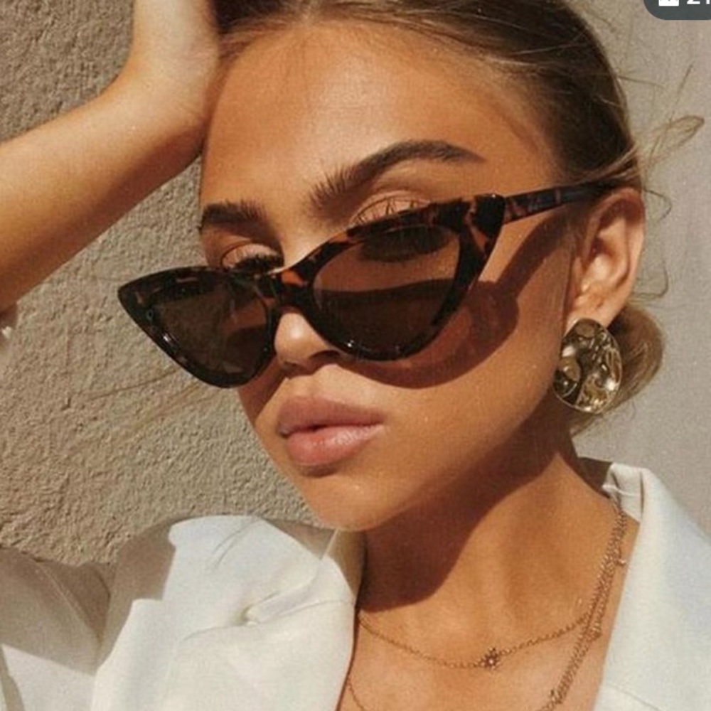 New! Tortoiseshell Cat-eye Sunglasses